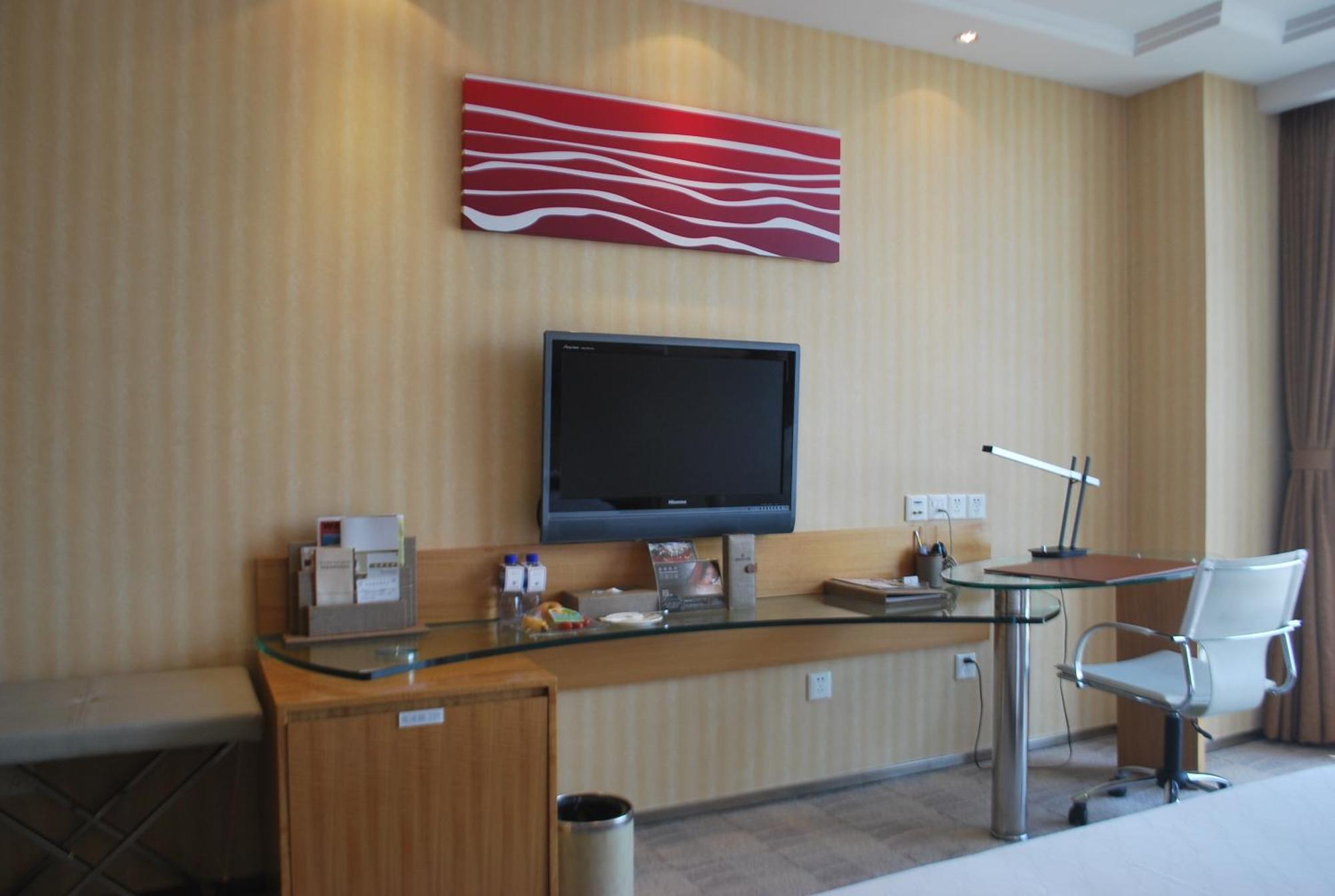 The Center Hotel Weihai Exterior foto