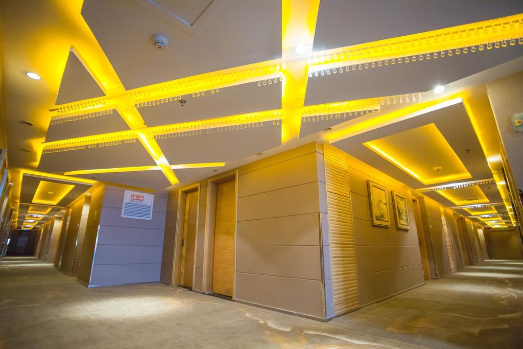 The Center Hotel Weihai Exterior foto