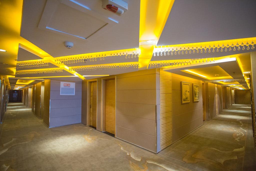 The Center Hotel Weihai Exterior foto