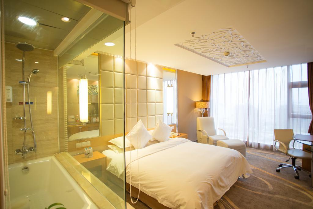 The Center Hotel Weihai Exterior foto